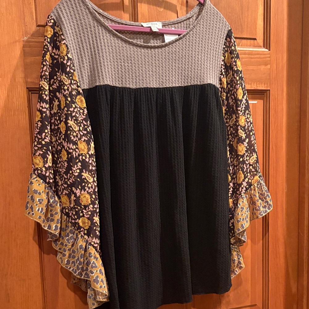 Umgee Black and Gray Top with Floral Sleeves